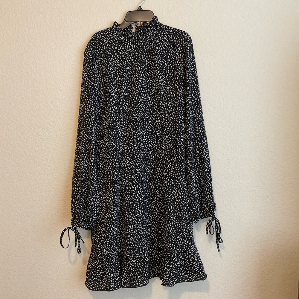 Patterned long sleeve mini dress